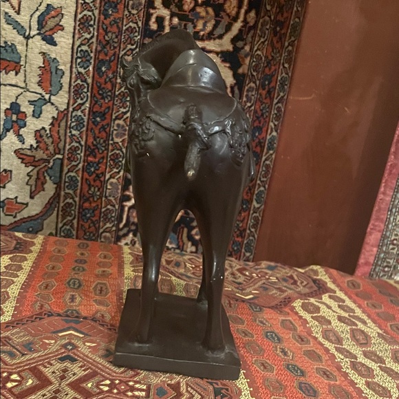 Elegant bronze Black Horse Sculpture - Picture 7 of 9